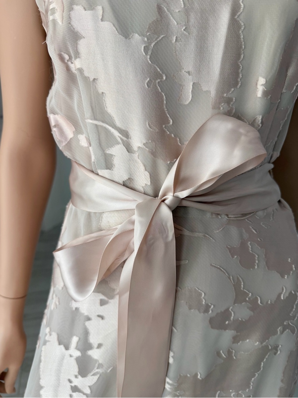 Tahari Arthur S. Levine Champagne Floral Satin Gown – Size 8 - Picture 2 of 13